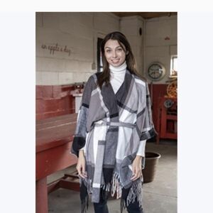 Womens belted poncho one size black and gray plaid